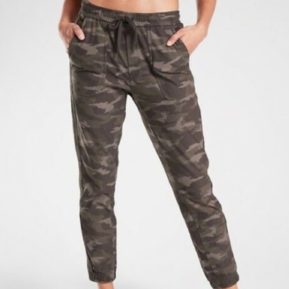 Athleta Farallon Jogger Camo 4